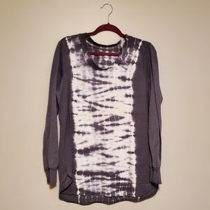 Long sweatshirt, tunic length.